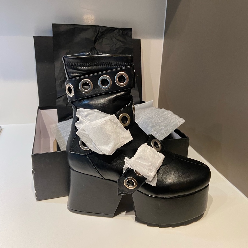 New Lamoda Platform Boots